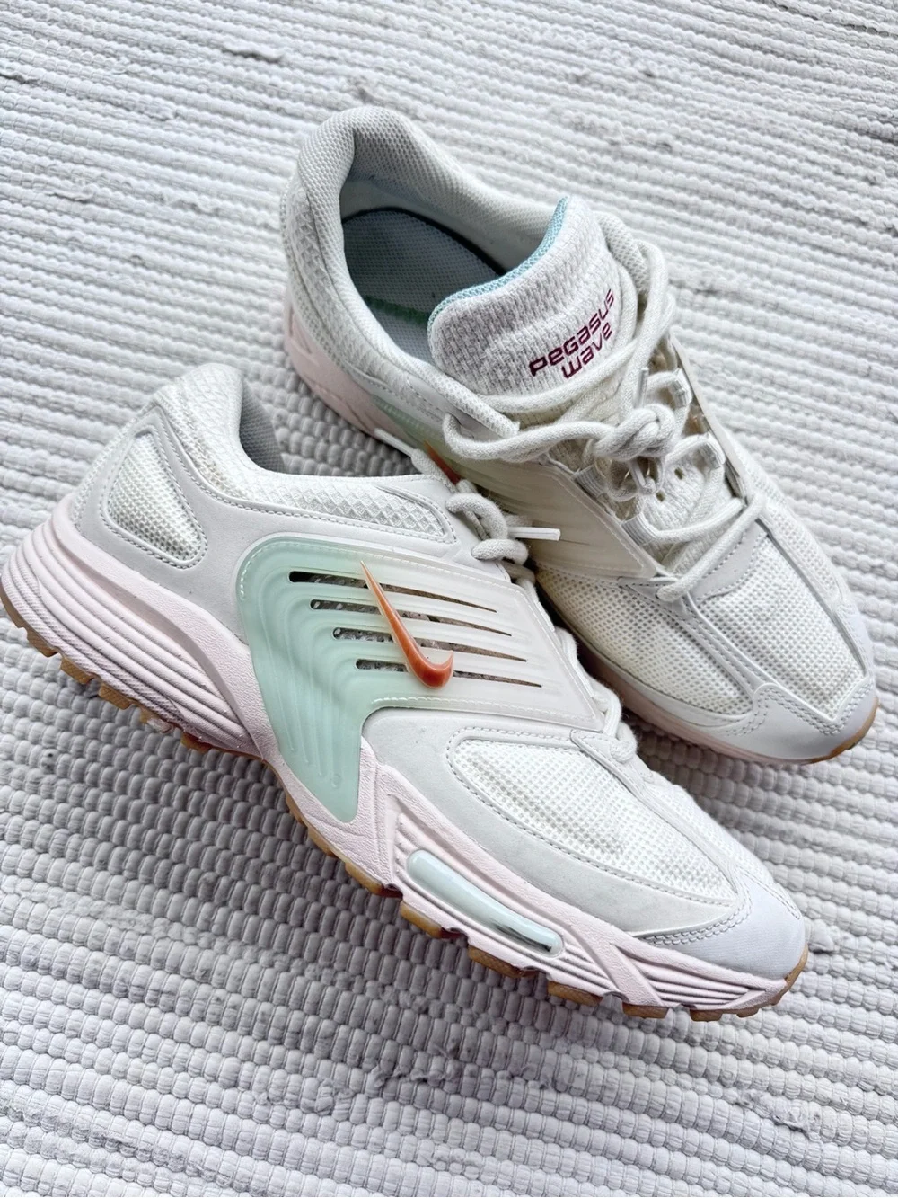 Nike Air Pegasus Wave Sneakers White Mint Coral Gum Sole Size 9 New